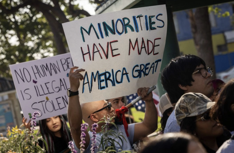 Trump anuncia plan para proteger a migrantes en sectores agrícola y hotelero